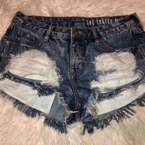 🌺Flash SALE🌺The Frayed Mid Rise Shorts - Picture 1 of 3